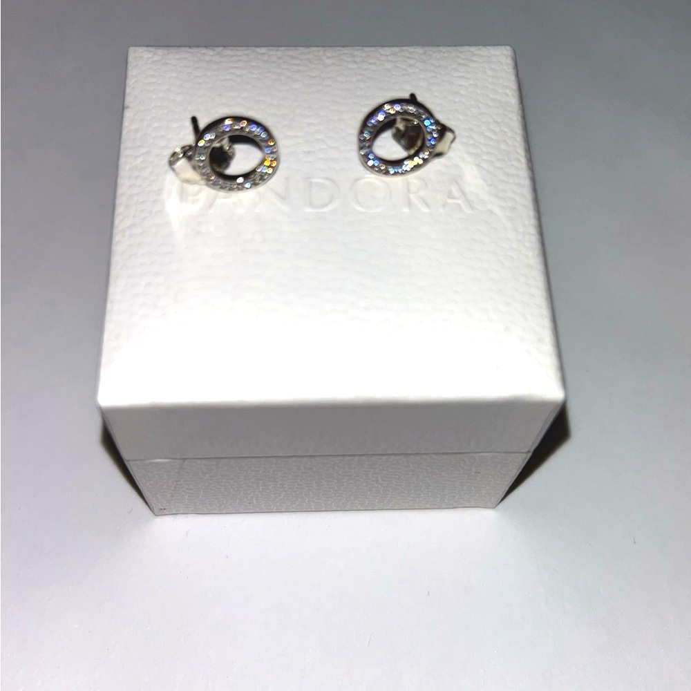 NEW NEVER WORN Pandora Earrings
